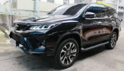 2025 TOYOTA FORTUNER 2.4 LEGENDER BLACK TOP AUTO สีดำ รถสวยสภาพใหม่ มือเดียว ฟรีดาวน์