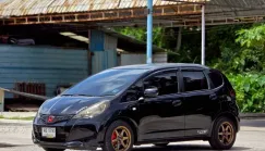 2012 Honda JAZZ 1.5 Sv i-VTEC รถเก๋ง 5 ประตู 