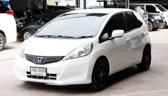 2012 Honda JAZZ 1.5 V i-VTEC รถเก๋ง 5 ประตู 