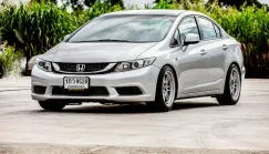 2013 Honda CIVIC 1.8 i-VTEC รถเก๋ง 4 ประตู 
