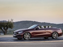 Mercedes-Benz E-Class Convertible โฉมใหม่ มีดีที่หลังคาผ้าใบ