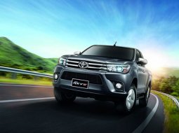 Toyota Hilux REVO โฉมปี 2559 เสริมอ็อพชั่นให้แน่นขึ้น พร้อมรุ่นใหม่ E Plus