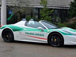 โหดจริงๆ!!! กรมตำรวจของอิตาลีแปลงโฉม Ferrari 458 Spider ของมาเฟียเก่า มาเป็นรถตำรวจ