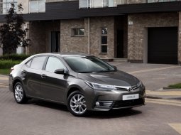 Toyota Corolla Altis 2017 ปรับโฉมใหม่ ราคาเริ่มต้นที่ 799,000 บาท