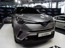  ลูกค้าในทวีปยุโรปสามารถเลือกตัวถังสีด้านพิเศษสำหรับ Toyota C-HR 2017 ได้แล้ว