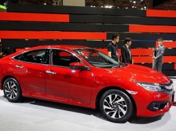 มาชม! Honda Civic 2017 สีแดง Rallye Red ก่อนนำเข้ามาขายจริงในไทยปลายเดือนนี้