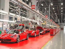 ลูกค้าเยอะ! Ferrari เพิ่มกะผลิตรถในโรงงาน