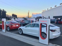 Tesla Model 3 ถูกผลิตออกมามากกว่า 1.5 พันคันใน Q4 2017
