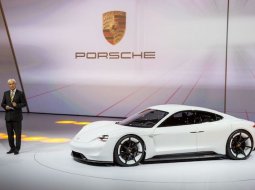 Porsche ทุ่ม 2.3 แสนล้านบาทลงทุนรถยนต์ไฟฟ้า เตรียมสู้ Tesla