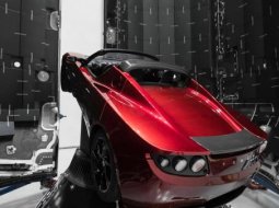 การท่องอวกาศของรถยนต์ Tesla Roadster
