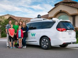 Waymo สานต่อโปรเจครถไร้คนขับจาก Google พัฒนาจนได้ทดลองรับส่งผู้โดยสารจริง