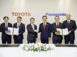 TOYOTA จับมือ PANASONIC ผลิตแบตเตอรี่รุ่มใหม่เพื่อโลกยุคใหม่