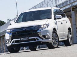 Mitsubishi Outlander PHEV รถ Crossover พลังงานทางเลือกลุ้นจ่อเปิดตัวในไทย !