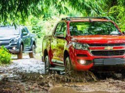 Chevrolet Colorado ปะทะ Mitsubishi Triton Absolute ใครแกร่งกว่ากัน