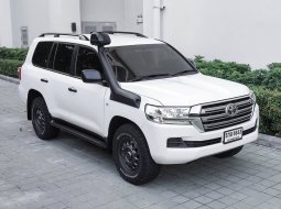 2019 Toyota Land Cruiser 4.5 Sahara 4WD SUV รถบ้านมือเดียว
