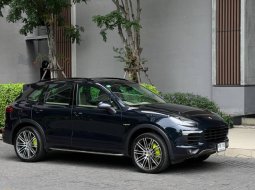 จองให้ทัน Porsche Cayenne SE plug-in Hybrid ปี2015