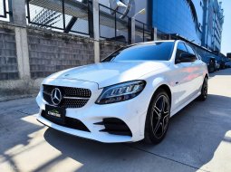 2022 Mercedes-Benz C300e 2.0 e AMG Sport รถเก๋ง 4 ประตู วารันตีเหลือเยอะ ถึง 09/24
