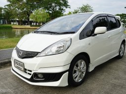 2012 Honda JAZZ 1.5 V i-VTEC รถบ้านมือเดียวป้ายแดง