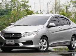 2015 Honda CITY 1.5 V+ i-VTEC รถเก๋ง 4 ประตู ฟรีดาวน์