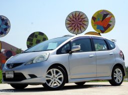 2010 Honda JAZZ 1.5 SV รถเก๋ง 5 ประตู 