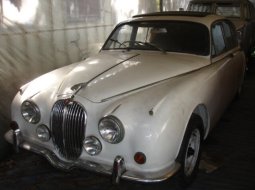 Jaguar 240 mk2 1968 หลังคาผ้าใบเปิดประทุนแบบซันรุฟคันเดียวในไทย