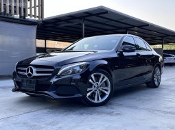 2018 Mercedes-Benz C350e Avantgarde ไมล์ 70,000 กม. มือเดียว ไม่มีอุบัติเหตุ