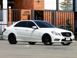 2012 Mercedes Benz E200 CGI AMG  หลังคา Panoramic GlassRoof เกียร์คอ 7 Speed 