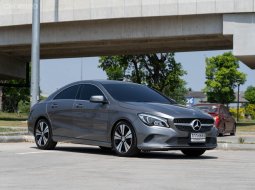 Mercedes Benz Cla200 ปี  2016จด18 รถบ้านแท้ มือเดียวออกศูนย์ 