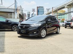 2017 Honda Jazz 1.5 V รถสวยสภาพพร้อมใช้งาน สภาพใหม่กริป สภาพแบบนี้ ถือว่าสวยมาก ภายในสะอาด ภายนอกสวย