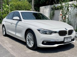 2018 BMW 320d 2.0 Iconic รถเก๋ง 4 ประตู ออกรถ 0 บาท