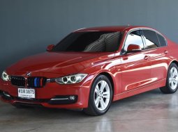 2014 BMW 320d 2.0 M Sport รถเก๋ง 4 ประตู สีแดงเดิมจากโรงงานมาพร้อมภายในสีดำ