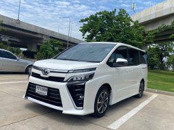 2021 Toyota Voxy 2.0 ZS รถตู้/mpv ไมล์น้อย ฟรีดาวน์