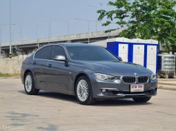 2014 BMW 320i 2.0 Luxury รถเก๋ง 4 ประตู ฟรีดาวน์