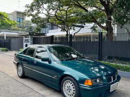 1993 BMW 318i 1.8 รถเก๋ง 4 ประตู 