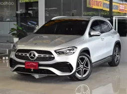 Mercedes-Benz GLA200 1.3 AMG Dynamic ปี 2022 สภาพป้ายแดง รถบ้านมือเดียว วารันตีศูนย์ ไมล์น้อยเข้าศูน