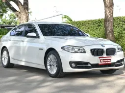 BMW 520i 2.0 F10 2015 รถบ้านมือเดียวตัวไมเนอร์เชนจ์ไฟ LCI ซื้อสดฟรีแวท 