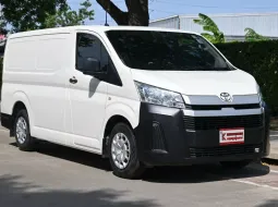 Toyota Hiace 2.8 ECO รถตู้บรรทุกของโฉมใหม่ ใช้งวางของได้เยอะ ยกขึ้น-ลงสะดวก 