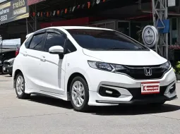 Honda Jazz 1.5 V+ i-VTEC 2022 รถบ้านมือเดียวใช้งานน้อยไมล์เพียง 1 หมื่นกว่าโลตัวท๊อปสุดชุดแต่งรอบคัน