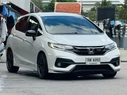 2018 Honda JAZZ 1.5 RS i-VTEC รถเก๋ง 5 ประตู ออกรถง่าย