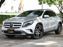 Benz GLA200 1.6 W156 Urban 2015 รถบ้านมือเดียวออกศูนย์ เช็คศูนย์ตลอดระยะ ซื้อสดฟรีแวท