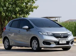 2018 Honda JAZZ 1.5 i-VTEC รถเก๋ง 5 ประตู ดาวน์ 0%