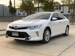 Toyota Camry 2.5 Hybird Premium สีขาว ปี 2017 วิ่ง 135763 เครื่องยนต์เบนซิน 2.5 ลิตร