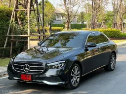 2021 Mercedes-Benz E-Class 2.0 E300e รถเก๋ง 4 ประตู ออกรถง่าย รถสวย ไมล์น้อย  มือเดียวป้ายแดง 