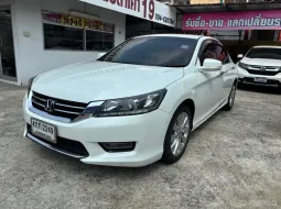 2015 Honda ACCORD 2.0 รถเก๋ง 4 ประตู 