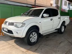 Mitsubishi  Triton Plus 2.5 VG  turbo 4 ประตูเกียร์ออโต้  รถสวยมากก สภาพ1ใน100แน่นอน
