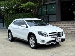 2020 BENZ GLA 200 FACELIFT รถมือเดียว 28,000 กม สภาพป้ายแดง เข้าศูนย์ทุกระยะ ไม่เคยมีอุบัติเหตุครับ
