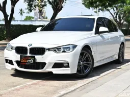 BMW 330e 2.0 F30 M Sport รถบ้านมือเดียวออกศูนย์ใช้งานน้อยไมล์เพียง 8 หมื่นกว่าโล ชุดแต่งศูนย์ทั้งคัน