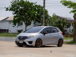 2016 Honda JAZZ 1.5 V ออกรถฟรี