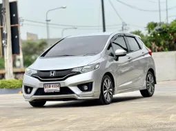 2016 Honda JAZZ 1.5 i-VTEC รถเก๋ง 5 ประตู 