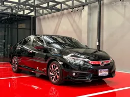 2017 HONDA CIVIC FC 1.8 EL รถมือเดียวออกป้ายแดง รถวิ่งน้อย เข้าศูนย์ทุกระยะ ไม่เคยมีอุบัติเหตุครับ